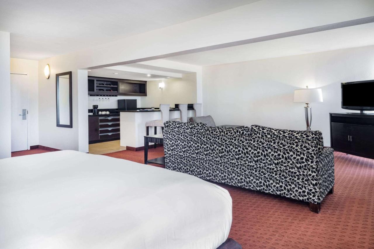 Wyndham Sacramento Hotel Carmichael Eksteriør billede